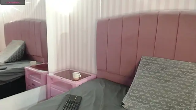 Susy thomson online show from February 2025 10:21:01 PM