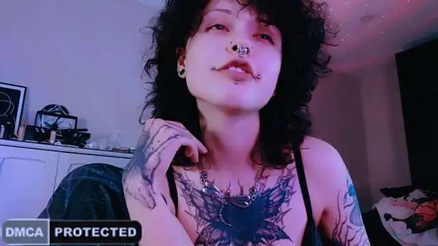 Snapshot of NaughtyLittleFox chatting on May 2026 05:37:02 AM NaughtyLittleFox online show from May 2026 05:37:02 AM