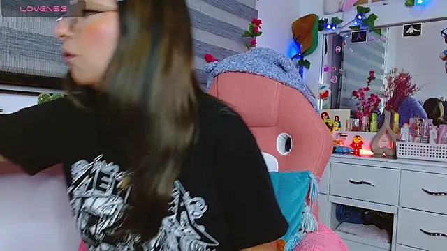 Littlerouse  online show from February 2025 02:58:01 AM