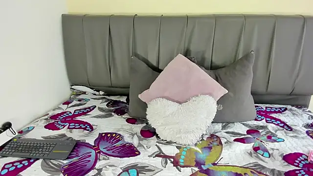 Cherllynn online show from December 2025 02:04:01 PM