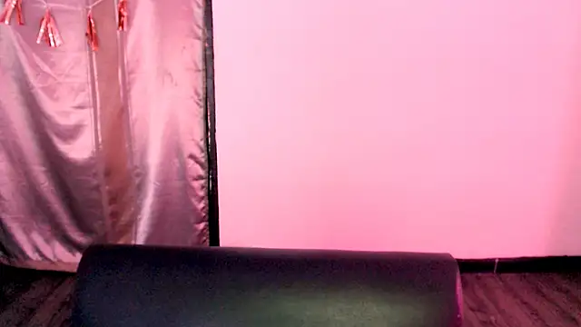 Snapshot of Nicole_Colette_ chatting on January 2025 03:24:01 PM Nicole Colette online show from January 2025 03:24:01 PM