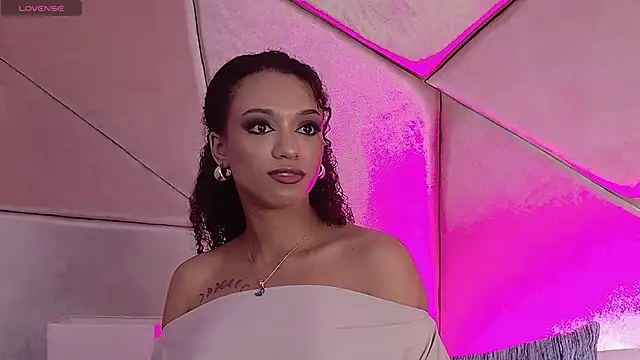 Nahomi King online show from December 2025 04:25:01 PM