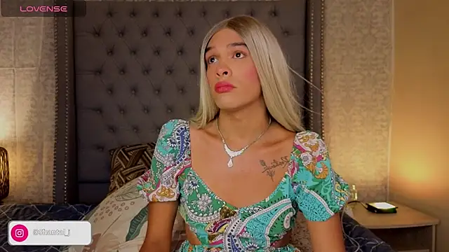 Snapshot of Shantal_Joness chatting on September 2025 02:04:02 AM Shantal Joness online show from September 2025 02:04:02 AM