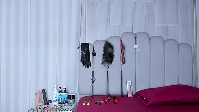 mileyerikson online show from December 2025 07:16:02 AM