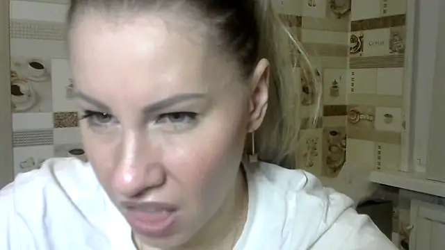 Snapshot of TherestlessKitty chatting on December 2024 08:44:02 AM TherestlessKitty online show from December 2024 08:44:02 AM