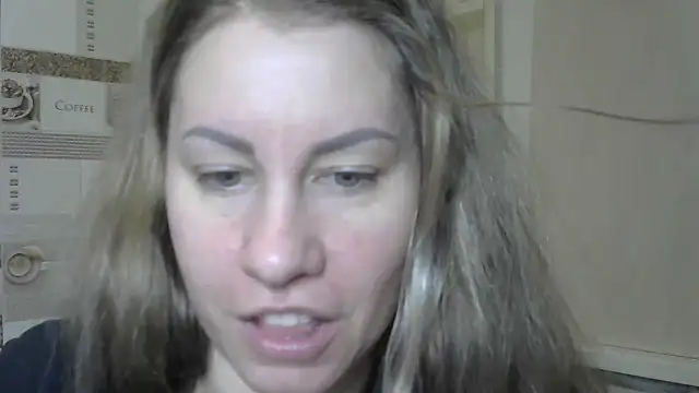 Snapshot of TherestlessKitty chatting on December 2024 06:01:01 AM TherestlessKitty online show from December 2024 06:01:01 AM