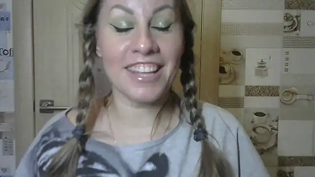 Snapshot of TherestlessKitty chatting on December 2024 09:12:02 AM TherestlessKitty online show from December 2024 09:12:02 AM