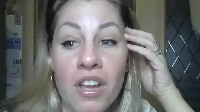 Snapshot of TherestlessKitty chatting on February 2025 05:24:01 AM TherestlessKitty online show from February 2025 05:24:01 AM