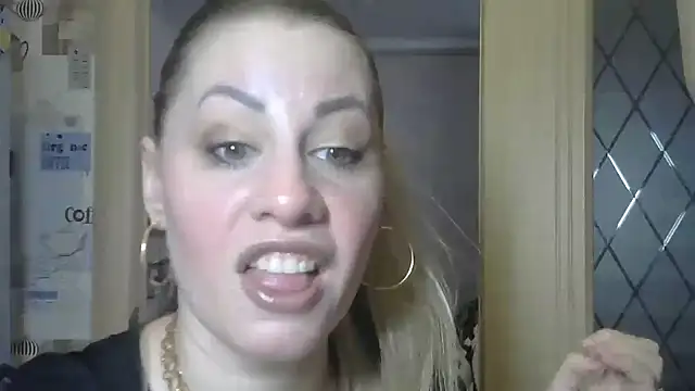 Snapshot of TherestlessKitty chatting on March 2025 06:07:02 AM TherestlessKitty online show from March 2025 06:07:02 AM