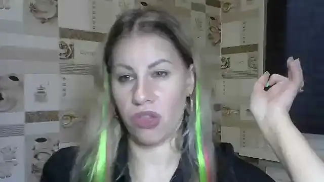 Snapshot of TherestlessKitty chatting on September 2025 06:04:01 AM TherestlessKitty online show from September 2025 06:04:01 AM