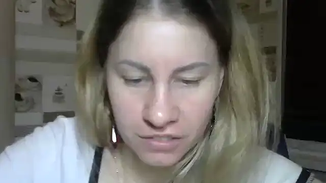 Snapshot of TherestlessKitty chatting on November 2025 10:41:02 PM TherestlessKitty online show from November 2025 10:41:02 PM