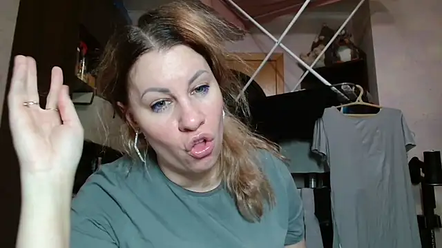 TherestlessKitty online show from April 2026 10:15:01 PM