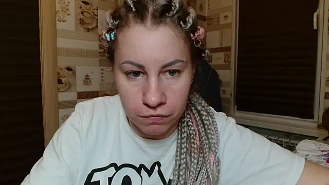 Snapshot of TherestlessKitty chatting on May 2026 10:18:02 PM TherestlessKitty online show from May 2026 10:18:02 PM