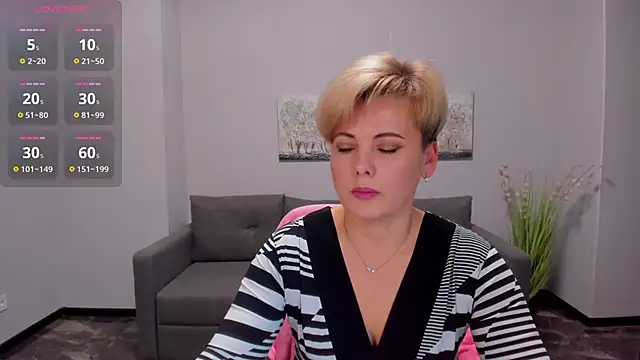 Julia Wilsone online show from December 2024 01:28:01 PM