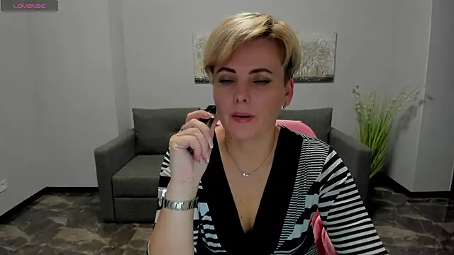 Julia Wilsone online show from December 2024 05:26:02 PM