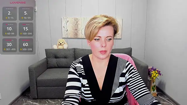 Julia Wilsone online show from January 2025 01:09:01 PM