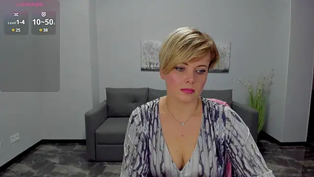 Julia Wilsone online show from February 2025 12:50:01 PM