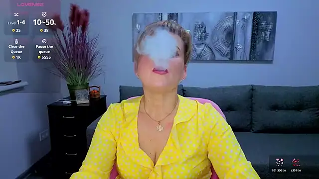 Julia Wilsone online show from November 2025 06:47:02 AM