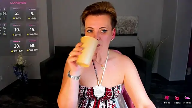 Julia Wilsone online show from November 2025 01:14:02 PM