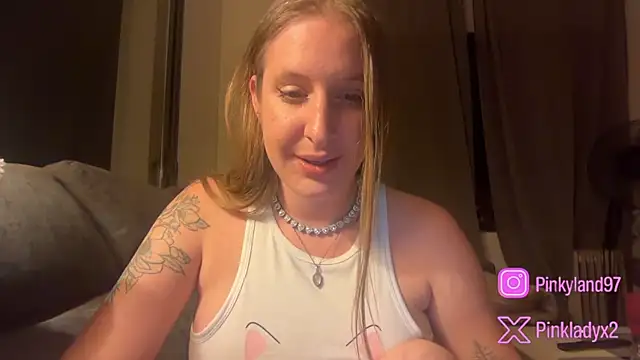 Snapshot of Pinkyladyxxx chatting on May 2026 11:23:04 PM Pinkyladyxxx online show from May 2026 11:23:04 PM