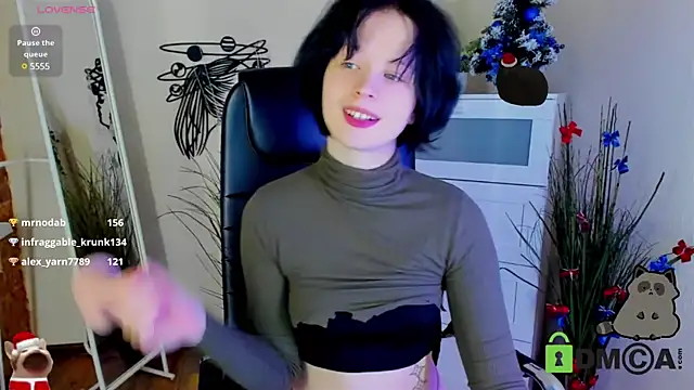 Snapshot of Alina_Mills chatting on January 2025 06:38:02 PM Alina Mills online show from January 2025 06:38:02 PM