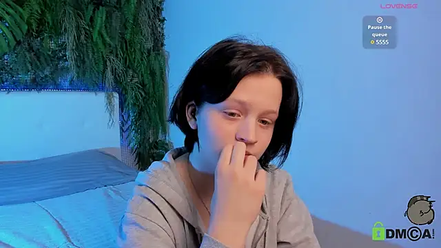 Snapshot of Alina_Mills chatting on February 2025 08:35:02 PM Alina Mills online show from February 2025 08:35:02 PM