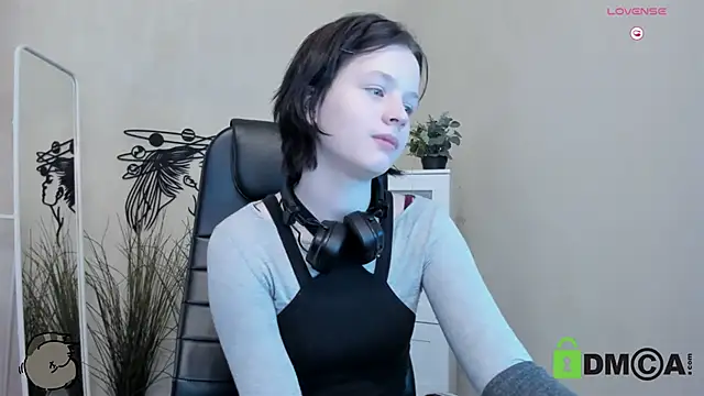 Snapshot of Alina_Mills chatting on March 2025 10:44:02 AM Alina Mills online show from March 2025 10:44:02 AM