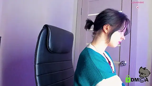 Snapshot of Alina_Mills chatting on March 2025 03:39:01 PM Alina Mills online show from March 2025 03:39:01 PM