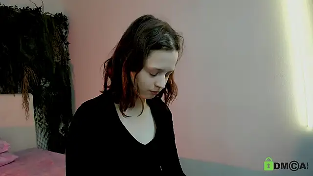 Snapshot of Alina_Mills chatting on November 2025 09:46:01 AM Alina Mills online show from November 2025 09:46:01 AM