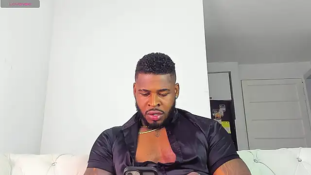 Snapshot of Makonneen chatting on February 2026 06:22:01 AM Makonneen online show from February 2026 06:22:01 AM