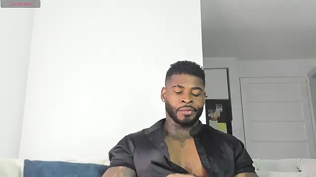 Snapshot of Makonneen chatting on June 2026 10:54:01 PM Makonneen online show from June 2026 10:54:01 PM