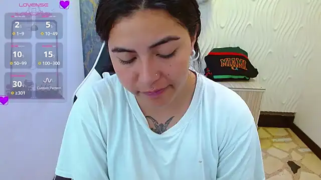  luna torres online show from December 2025 01:20:02 PM