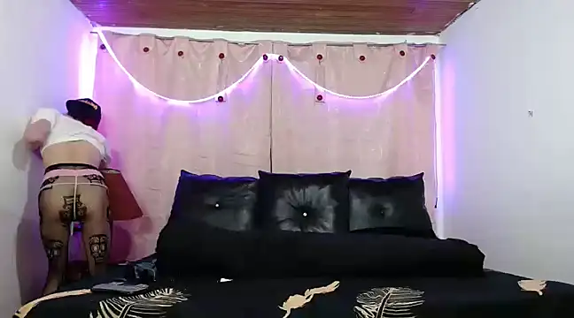 Red Hinata  online show from January 2025 12:00:01 PM