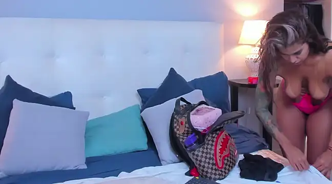 SaraaJhonsonn online show from January 2025 07:10:02 PM