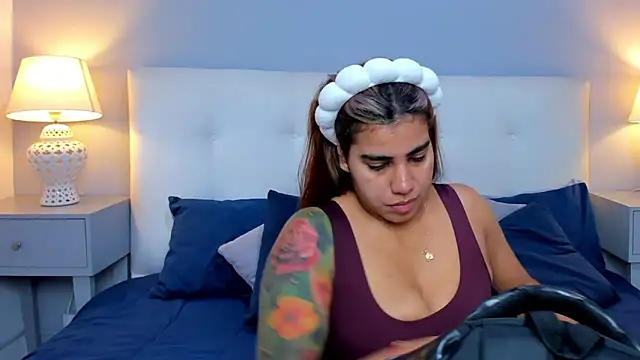 SaraaJhonsonn online show from November 2025 03:33:01 PM