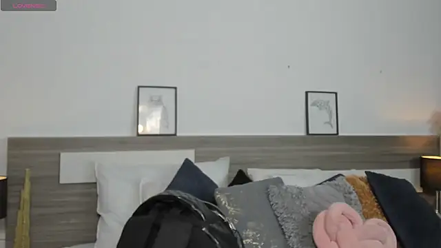 SaraaJhonsonn online show from April 2026 02:46:02 PM