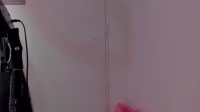 emma-hiill online show from December 2024 02:26:02 PM