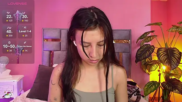 Nicolette ks  online show from December 2024 01:32:01 PM