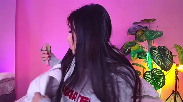 Nicolette ks  online show from December 2024 02:16:01 PM