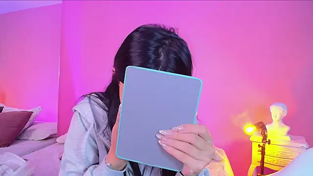 Nicolette ks  online show from December 2024 01:17:01 PM