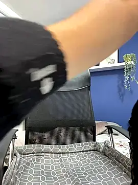 Isakeys  online show from October 2025 07:16:02 PM