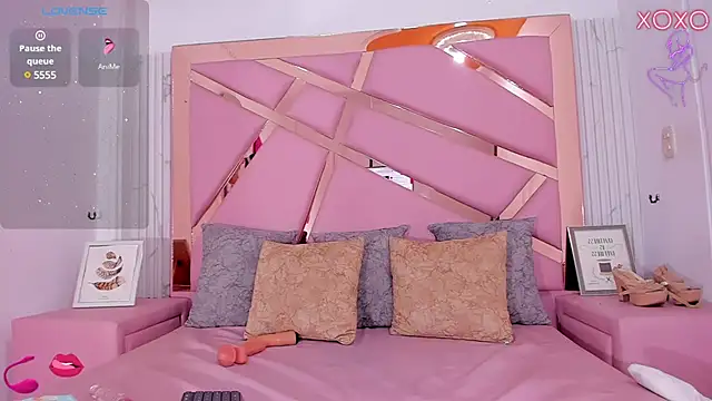 EmmyCruzZ online show from January 2025 08:45:01 AM