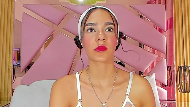 EmmyCruzZ online show from March 2025 07:59:02 PM