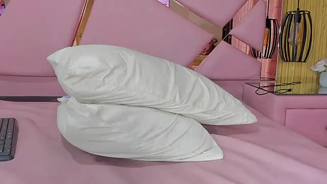 EmmyCruzZ online show from March 2025 11:04:01 PM