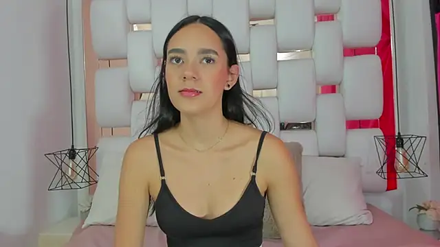 EmmyCruzZ online show from September 2025 07:06:02 PM