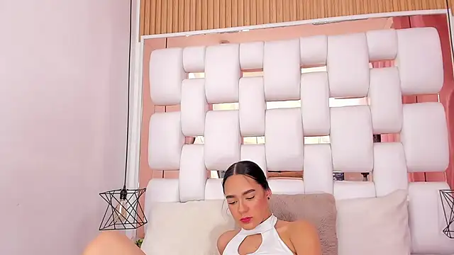 EmmyCruzZ online show from October 2025 07:16:02 PM