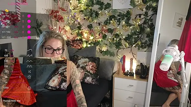 Snapshot of Tatjana_Sue chatting on December 2024 08:14:02 PM Tatjana Sue online show from December 2024 08:14:02 PM