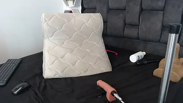 Emma Evelyn online show from March 2025 03:40:01 PM