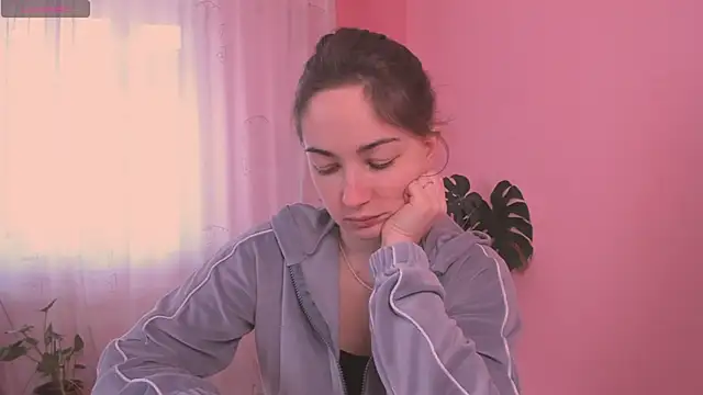 cClandesTina online show from March 2025 12:04:01 PM