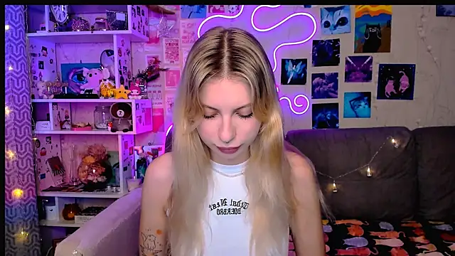 Snapshot of Maria_Hunt chatting on December 2024 03:03:02 AM Maria Hunt online show from December 2024 03:03:02 AM